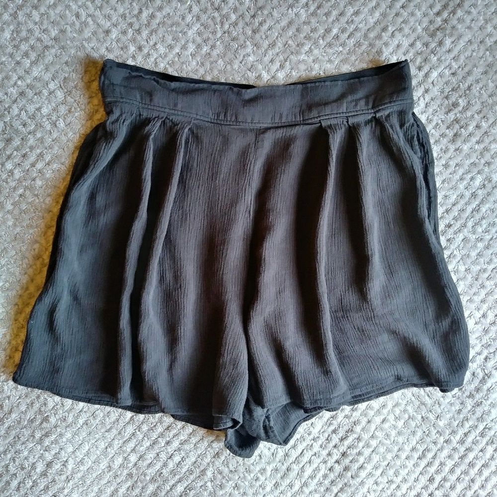 Black High Waisted Flowy Shorts Size Small